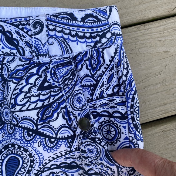 Croft & Barrow - Blue & white (paisley print) classic fit sport skort, Size: 6 - Picture 5 of 9
